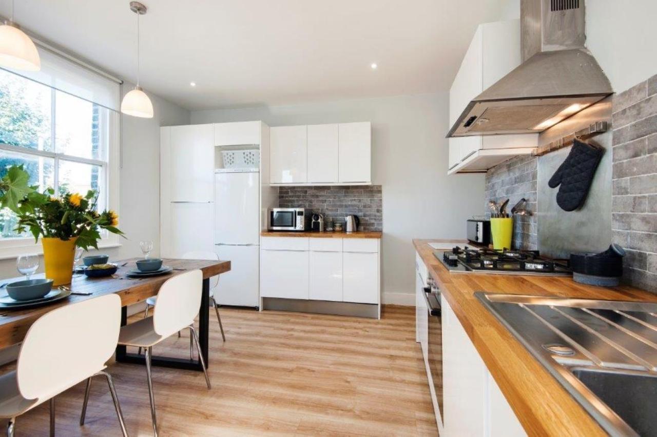 Modern Family Home In London Close To Amenities And Train Exterior foto
